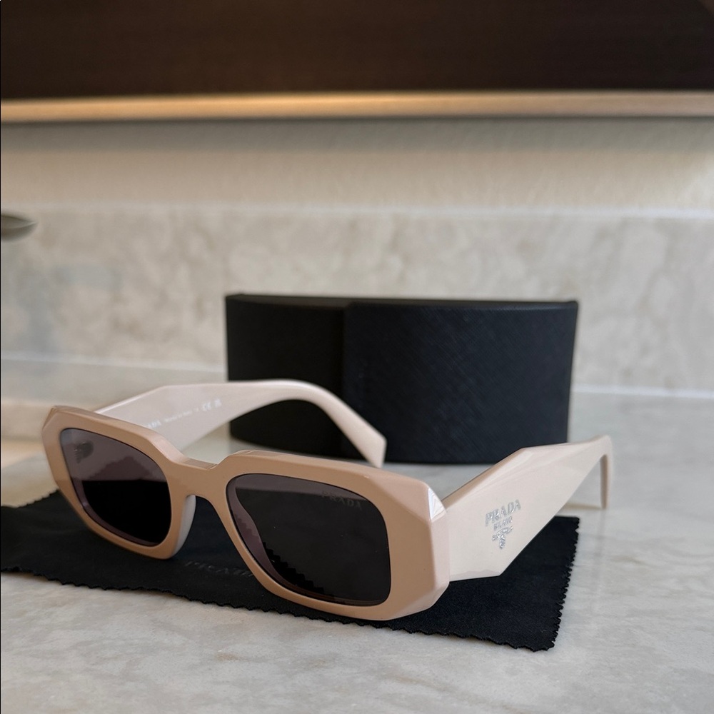 PR 17WS Prada women sunglasses authentic